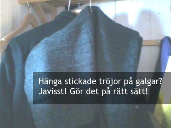 Hänga stickade tröjor på galgar? Javisst! Gör det på rätt sätt!