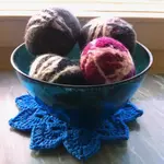 Har du mycket restgarn i ull? Testa tovning i tvättmaskinen! Du kan filta boll, kulor eller ett ägg istället för att sticka eller virka av garnet. 