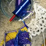 Sticka och virka med tygremsor, plastremsor, mattrasor - stickning och virkning UTAN garn, med andra återvunna och återbrukade material. 