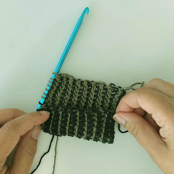 Tvåfärgad, vändbar och så, så rolig att virka eller kroka!