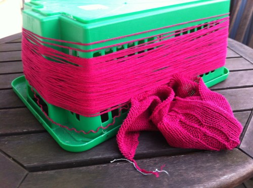 Du kan behöva linda ditt garn på plastbackar. Du kan behöva linda ditt garn på plastbackar.