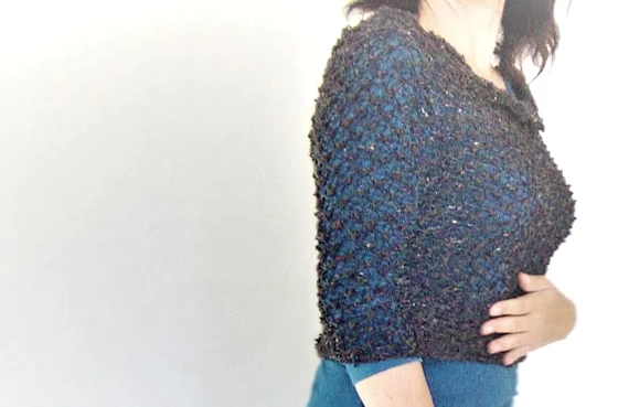 Är det en sjal eller en poncho? Sticka en magisk halsduk eller huva efter en gratis beskrivning. Är det en sjal eller en poncho? Sticka en magisk halsduk eller huva efter en gratis beskrivning.