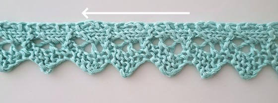 Norsk stickad spetskant, från höger till vänster