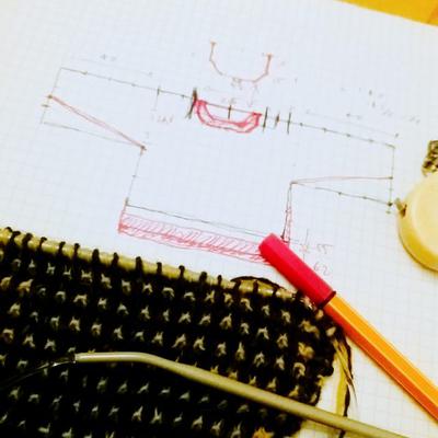 Torrstickning! Att designa om en tröja börjar med pennstreck och miniräknare, på tryggt avstånd från garnet.