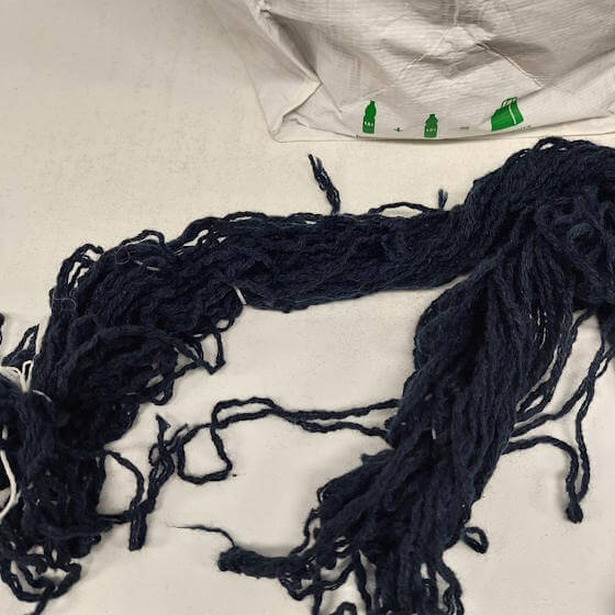 Har garnet glidit runt i tvätten? Det är bara att dra den rätt.